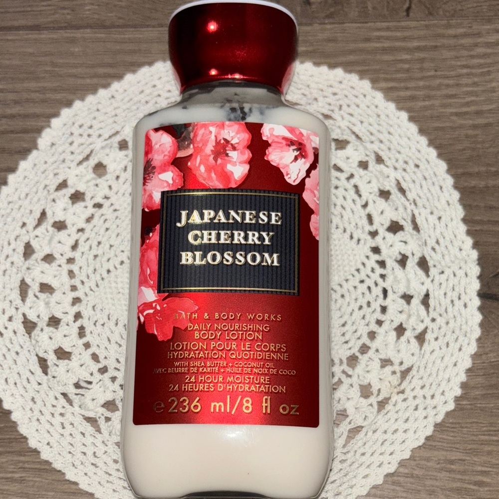Bath & Body Works Japanese Cherry Blossom Lotion — Red